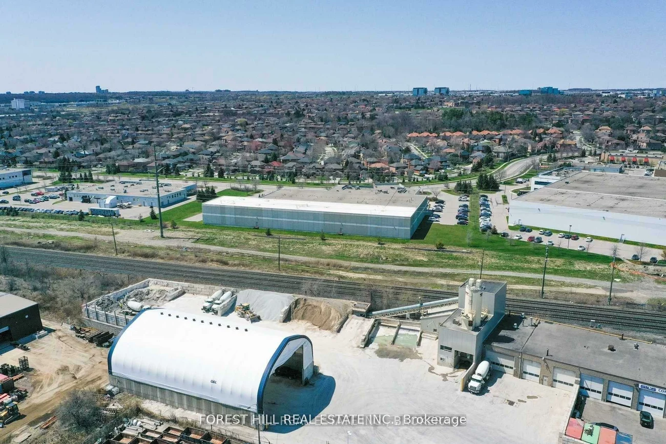 2524, Royal Windsor, 1014 - QE Queen Elizabeth, Oakville