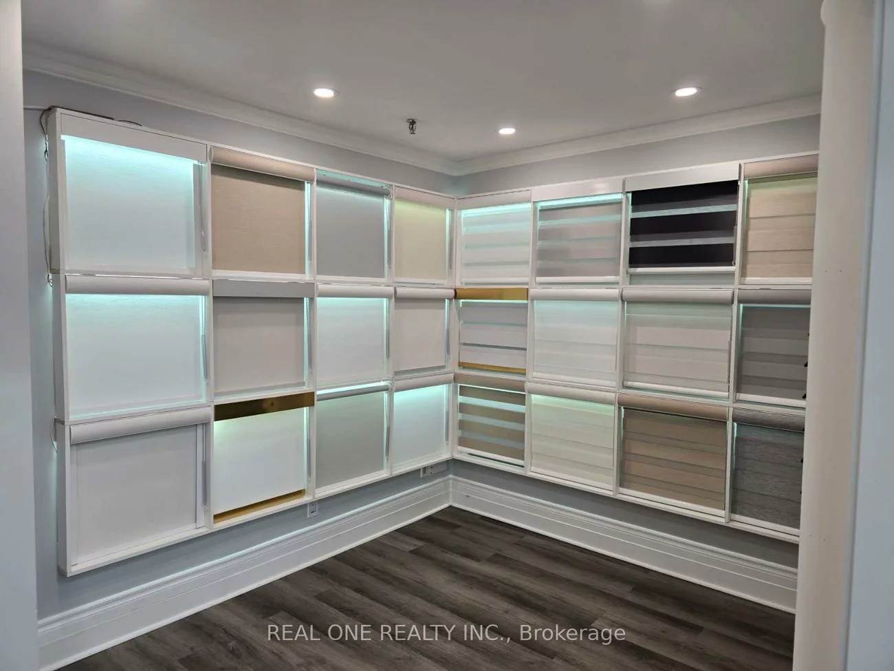 1200, Speers, 1014 - QE Queen Elizabeth, Oakville