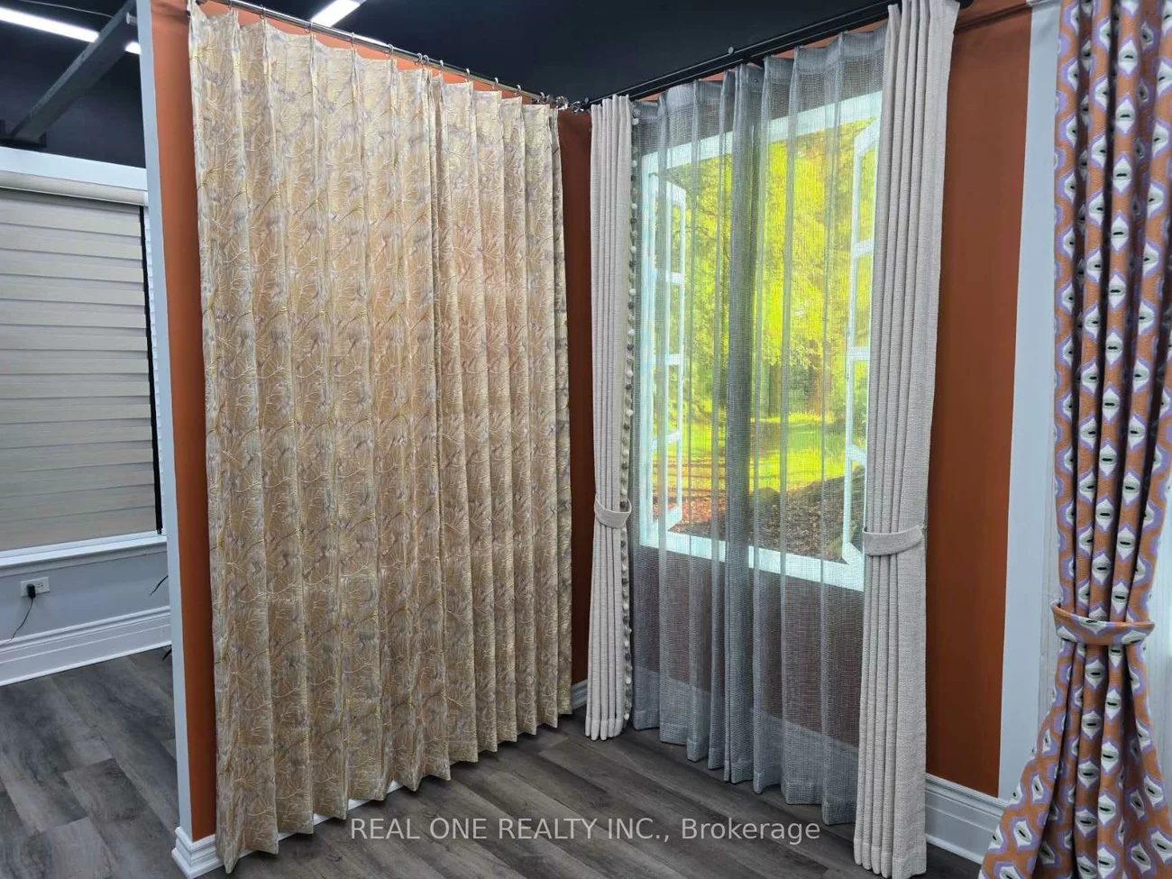 1200, Speers, 1014 - QE Queen Elizabeth, Oakville