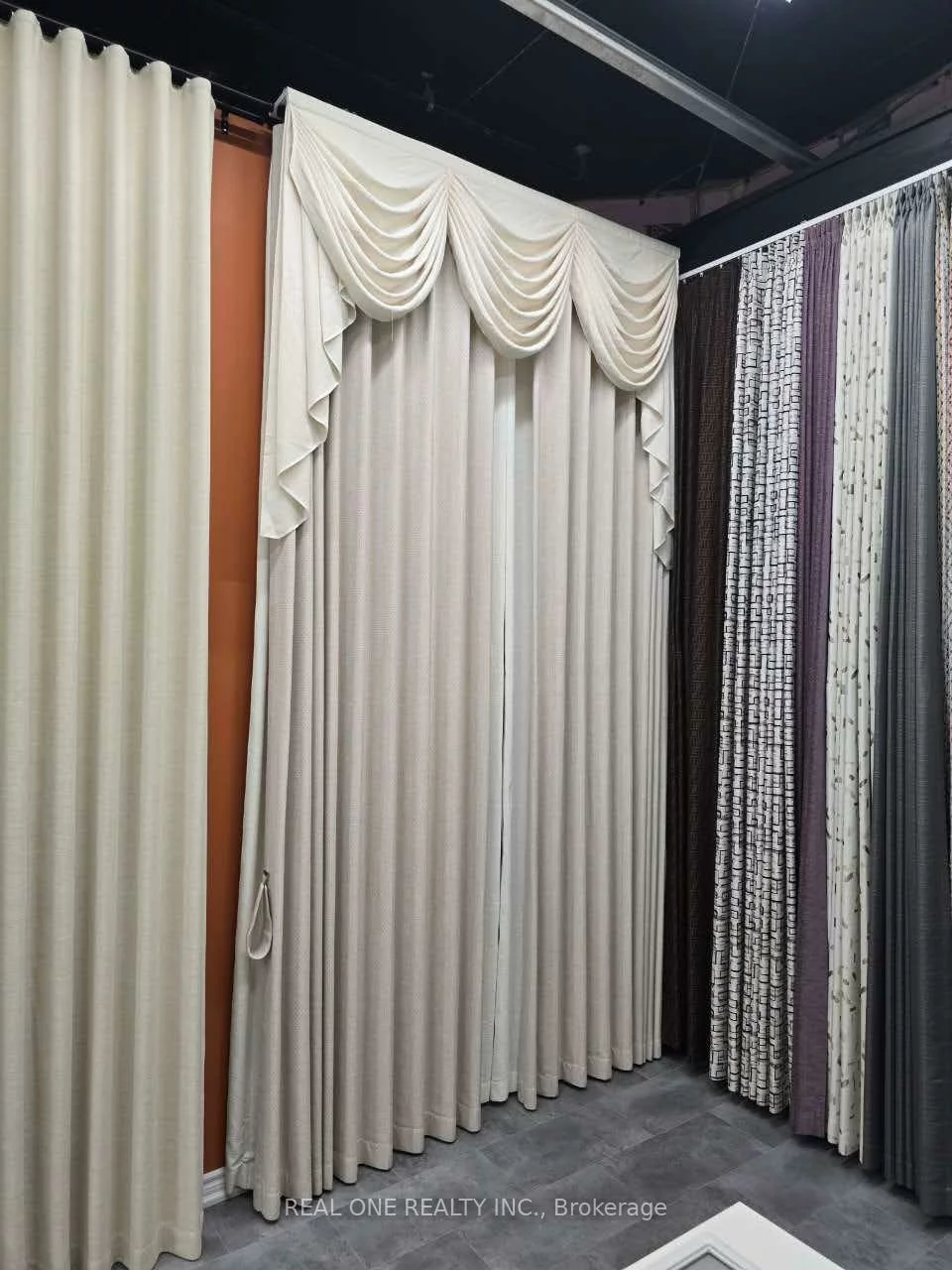 1200, Speers, 1014 - QE Queen Elizabeth, Oakville