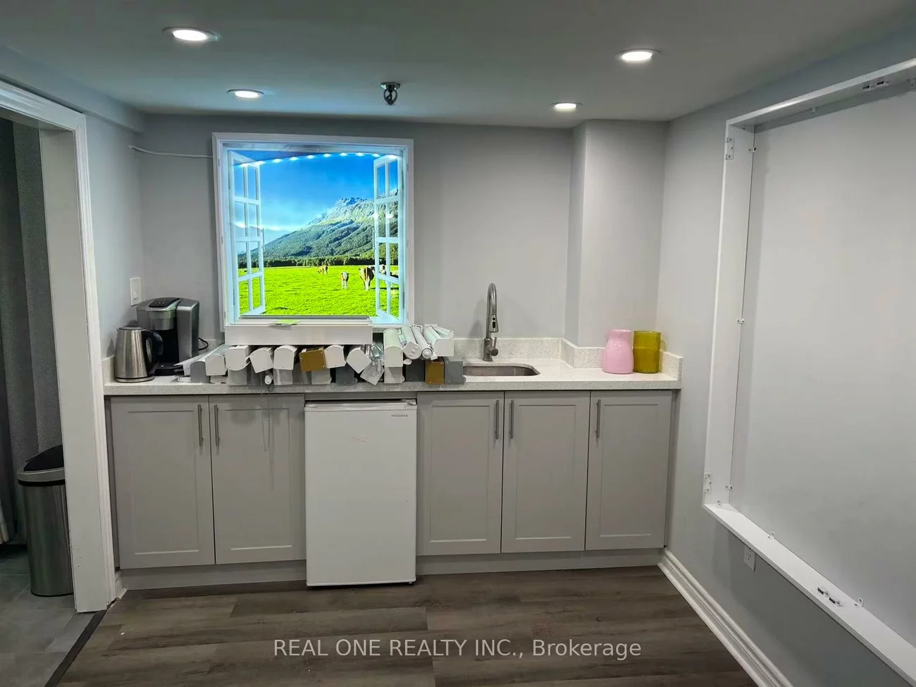 1200, Speers, 1014 - QE Queen Elizabeth, Oakville