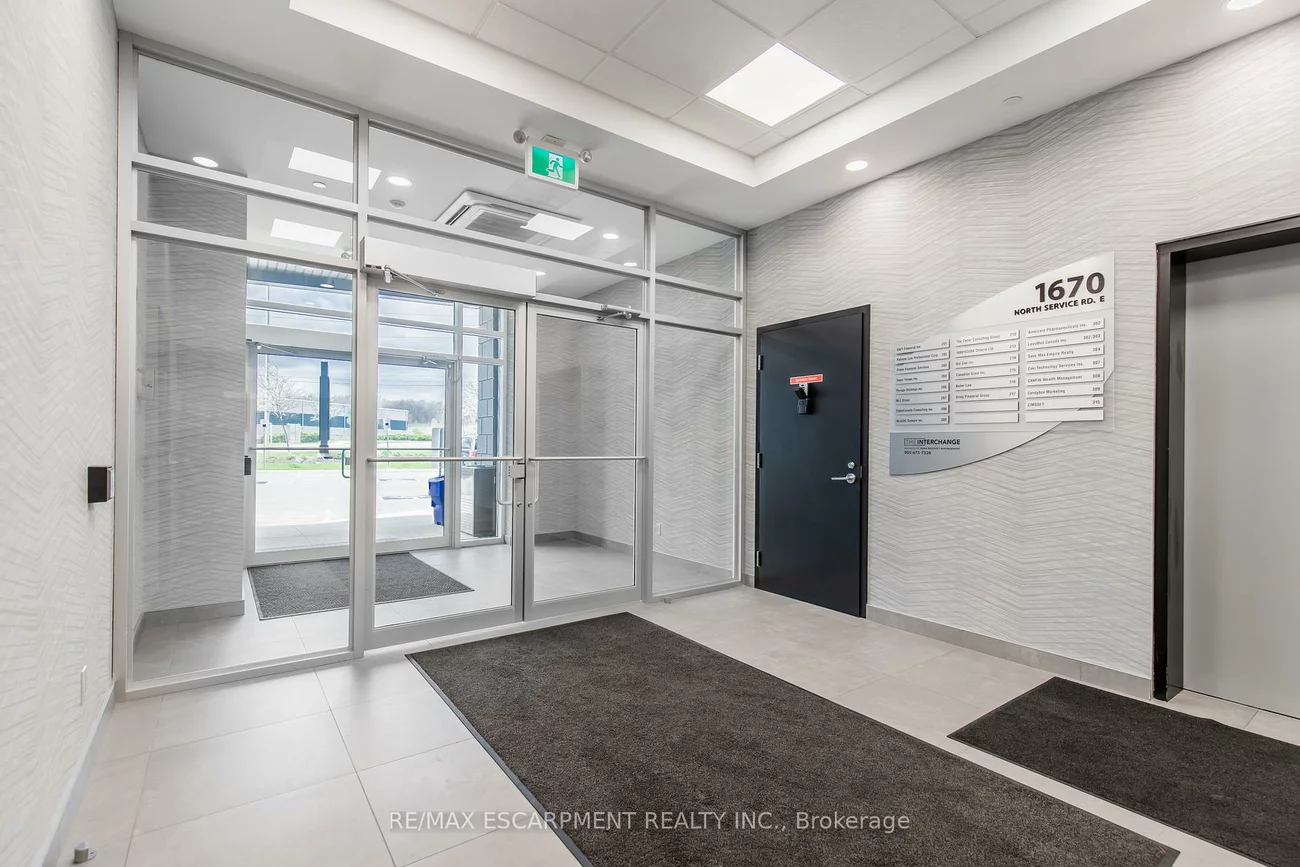 1670, North Service, 1014 - QE Queen Elizabeth, Oakville