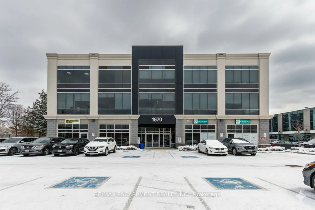 1670, North Service, 1014 - QE Queen Elizabeth, Oakville