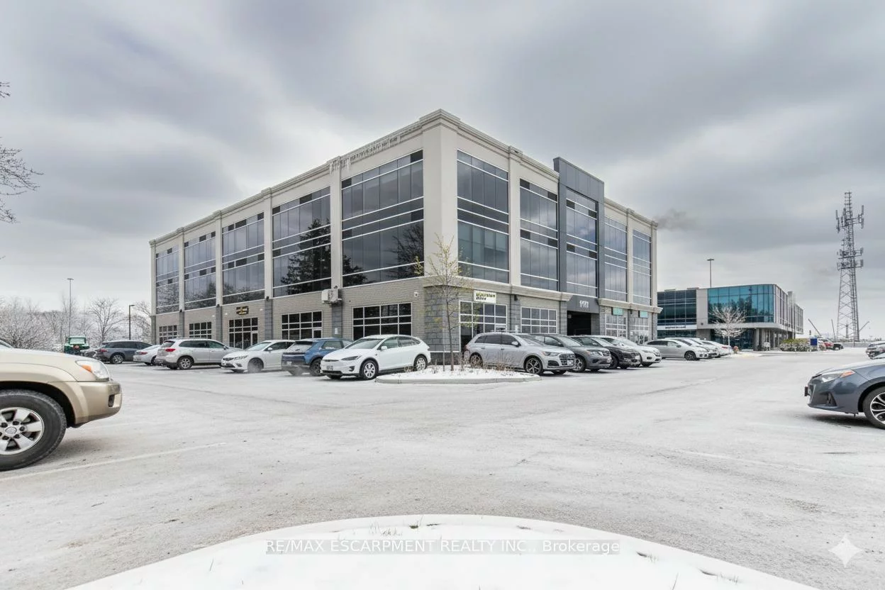 1670, North Service, 1014 - QE Queen Elizabeth, Oakville