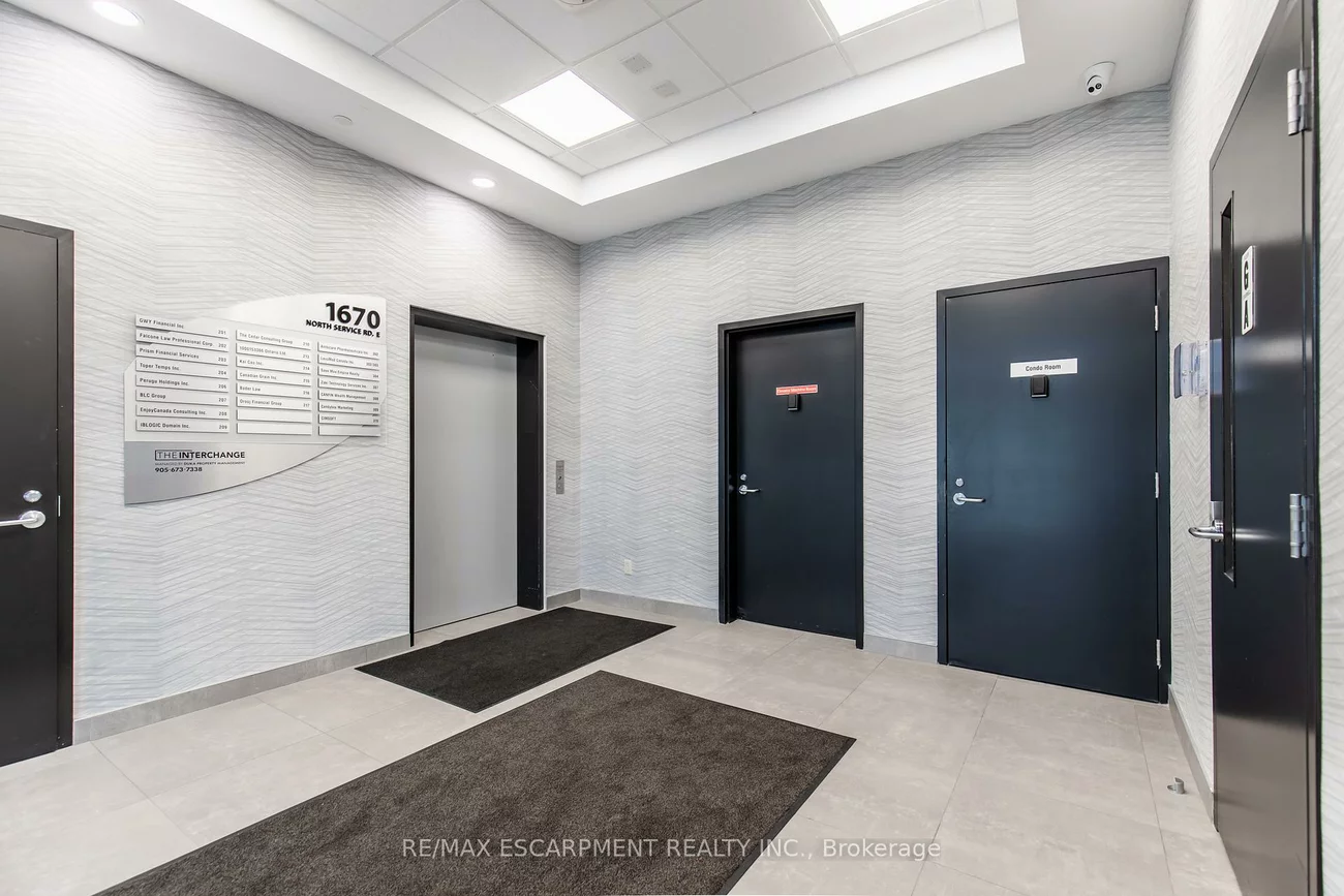 1670, North Service, 1014 - QE Queen Elizabeth, Oakville