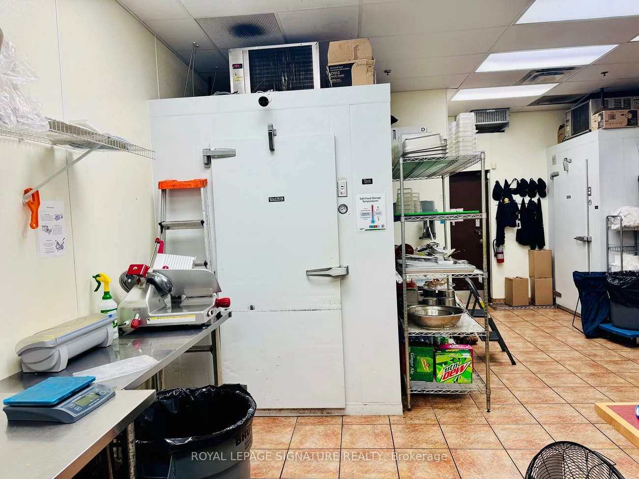 511, Maple Grove, 1006 - FD Ford, Oakville