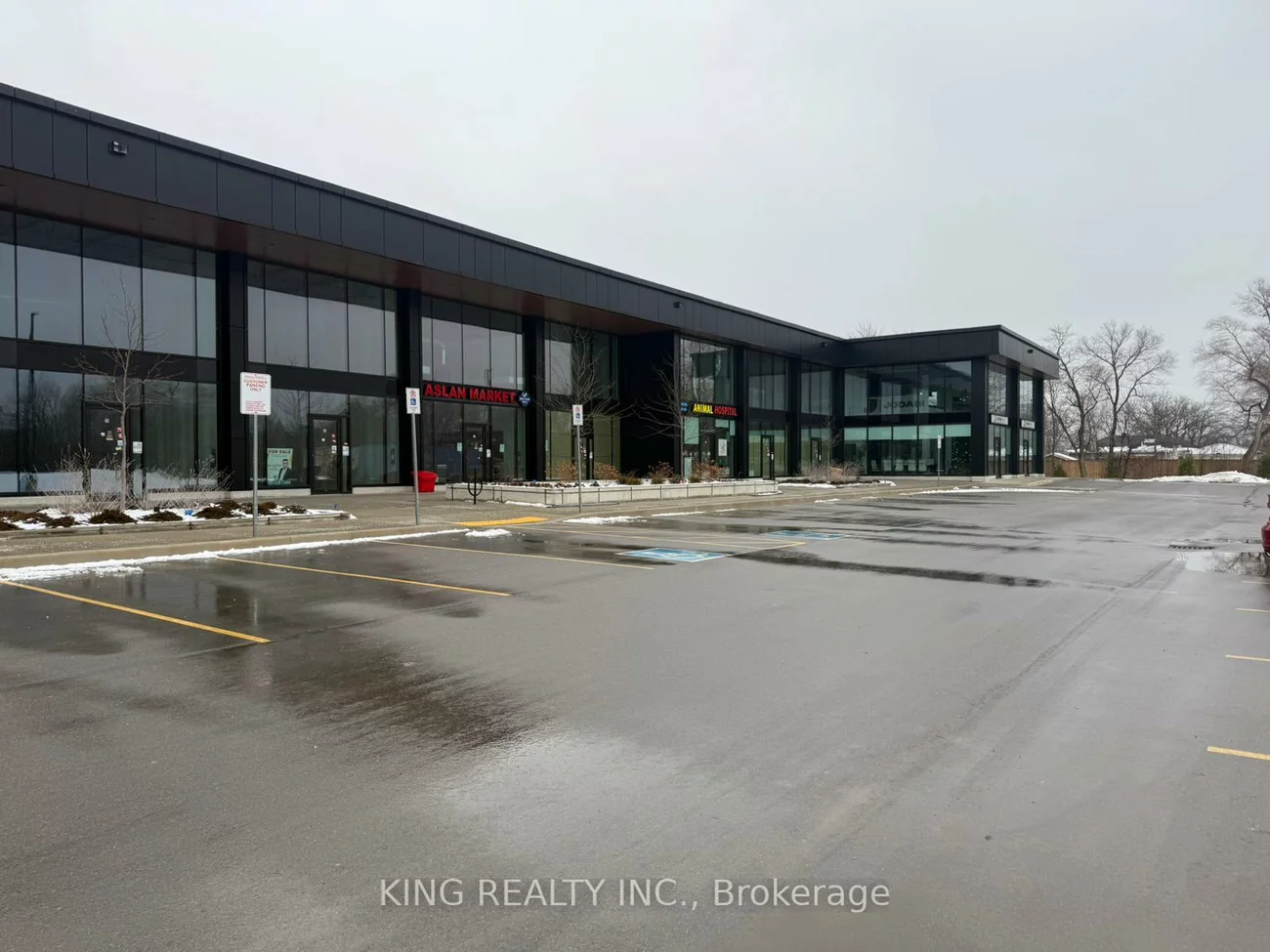 530, speers, 1014 - QE Queen Elizabeth, Oakville