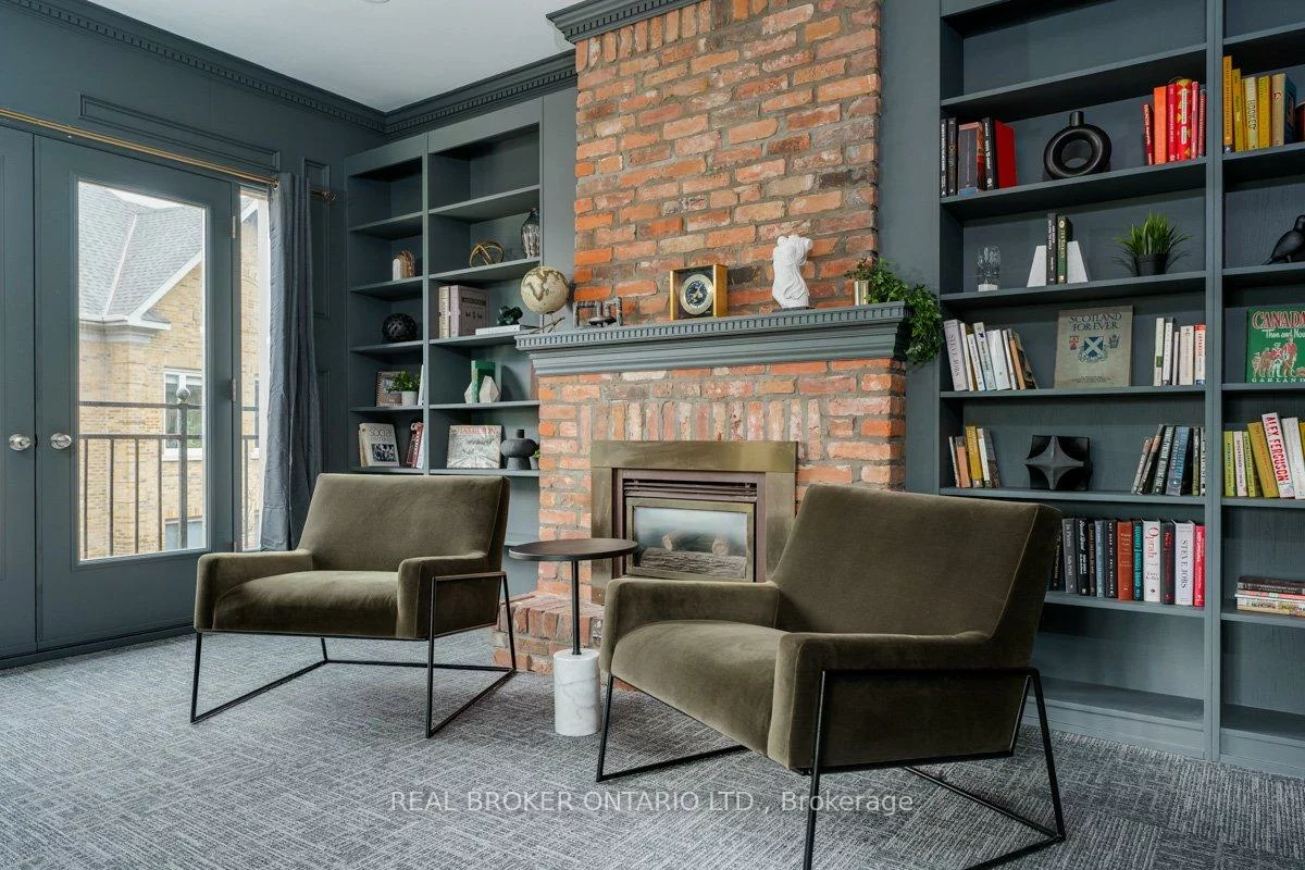 420, North Service, 1014 - QE Queen Elizabeth, Oakville