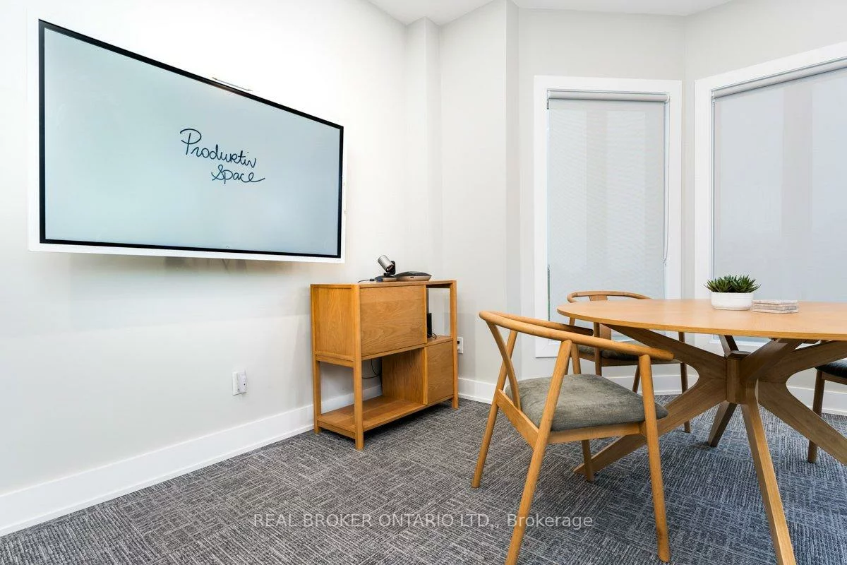 420, North Service, 1014 - QE Queen Elizabeth, Oakville