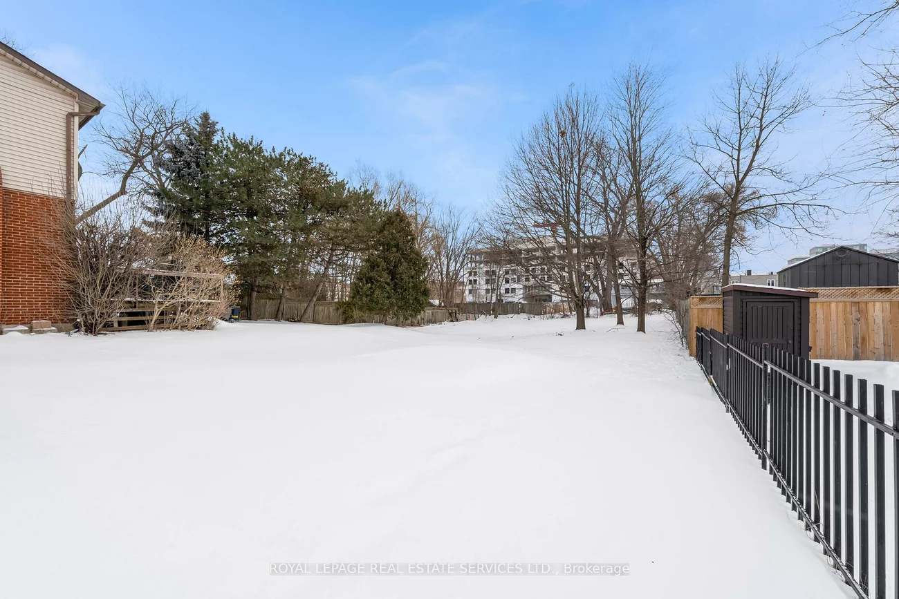 2386, Sovereign, 1001 - BR Bronte, Oakville