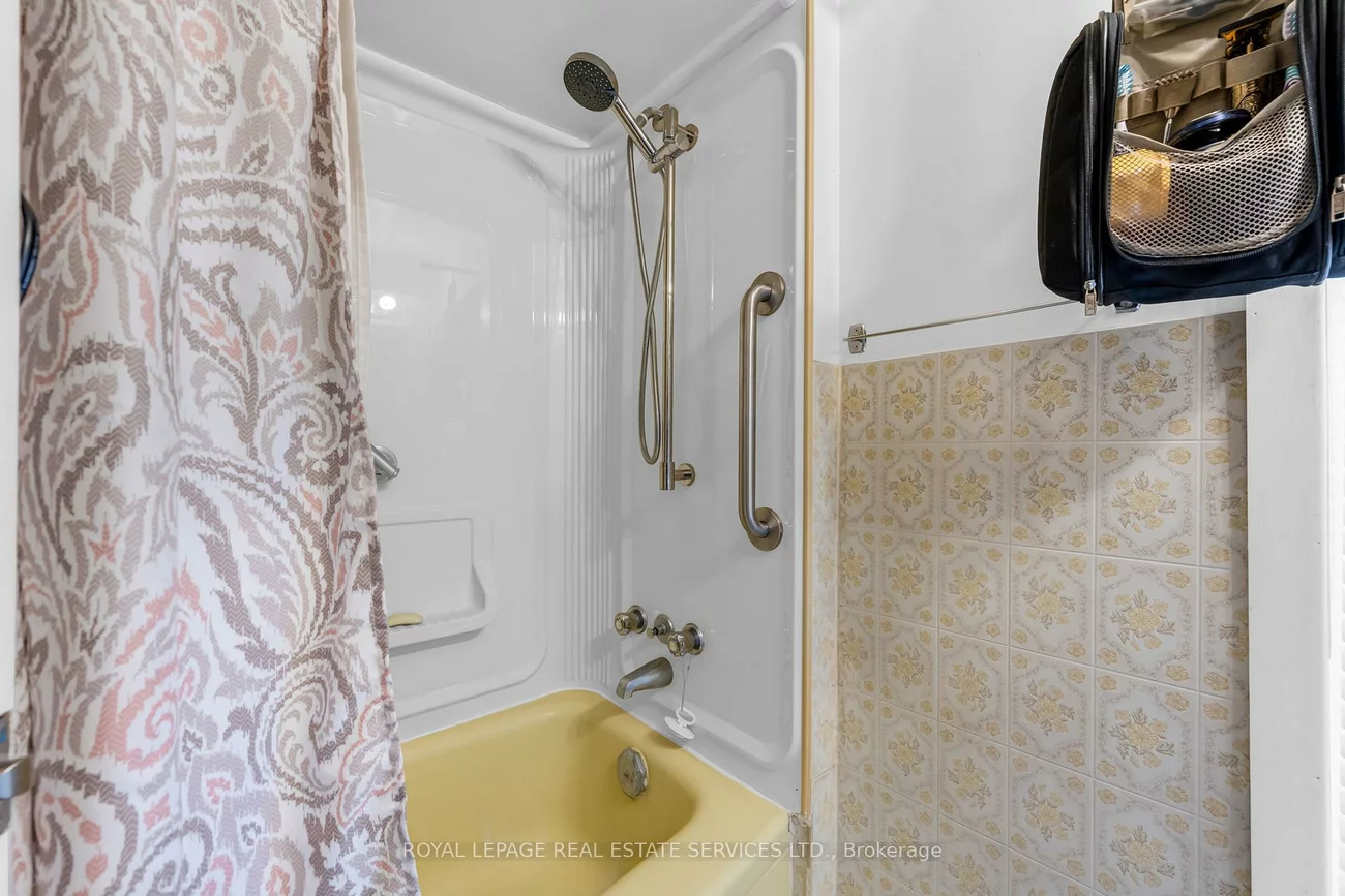 2386, Sovereign, 1001 - BR Bronte, Oakville