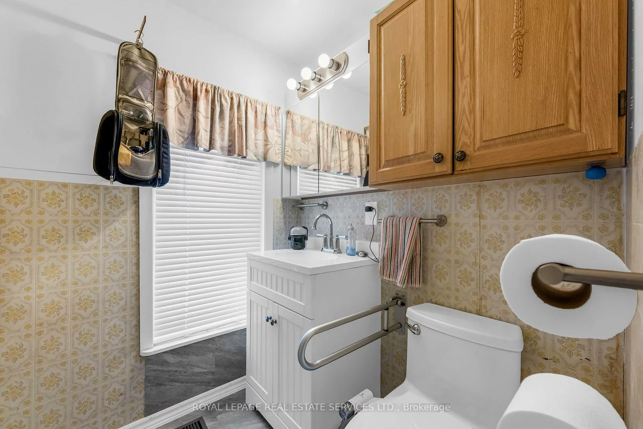 2386, Sovereign, 1001 - BR Bronte, Oakville