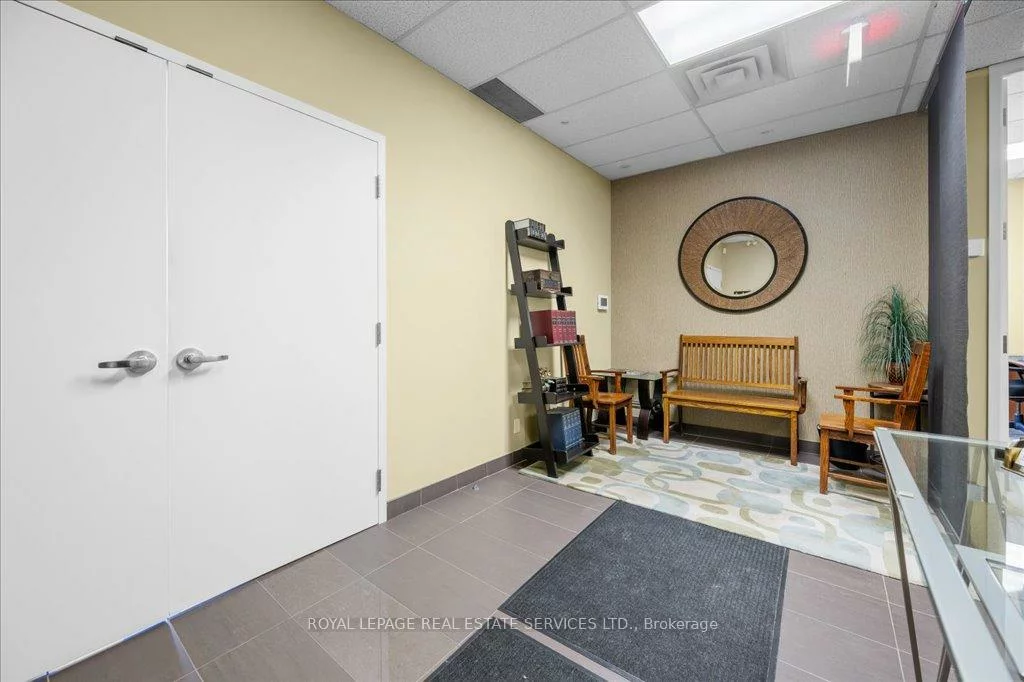 414, North Service, 1014 - QE Queen Elizabeth, Oakville