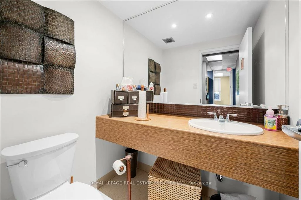 414, North Service, 1014 - QE Queen Elizabeth, Oakville