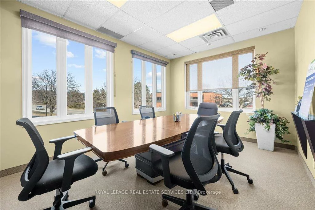 414, North Service, 1014 - QE Queen Elizabeth, Oakville