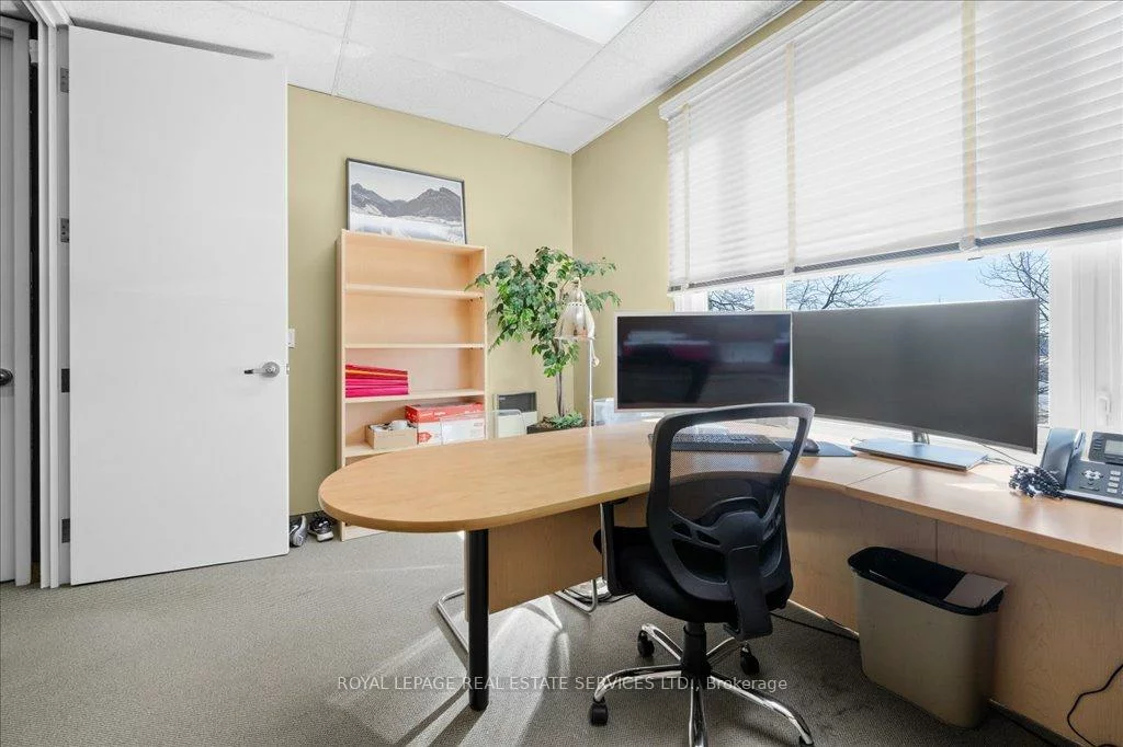 414, North Service, 1014 - QE Queen Elizabeth, Oakville