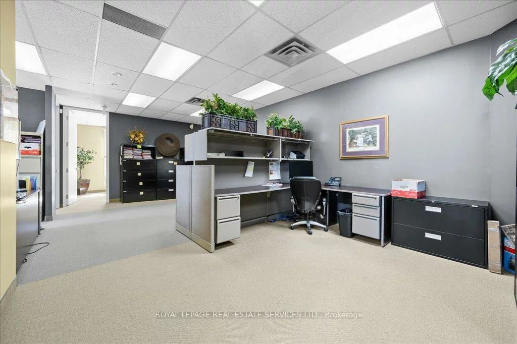 414, North Service, 1014 - QE Queen Elizabeth, Oakville