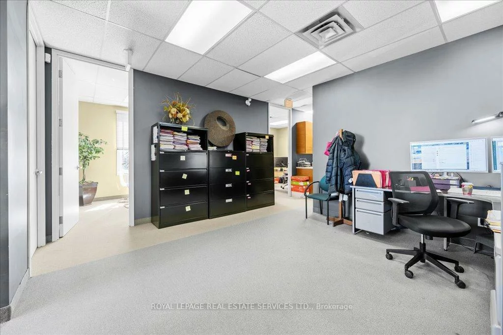 414, North Service, 1014 - QE Queen Elizabeth, Oakville