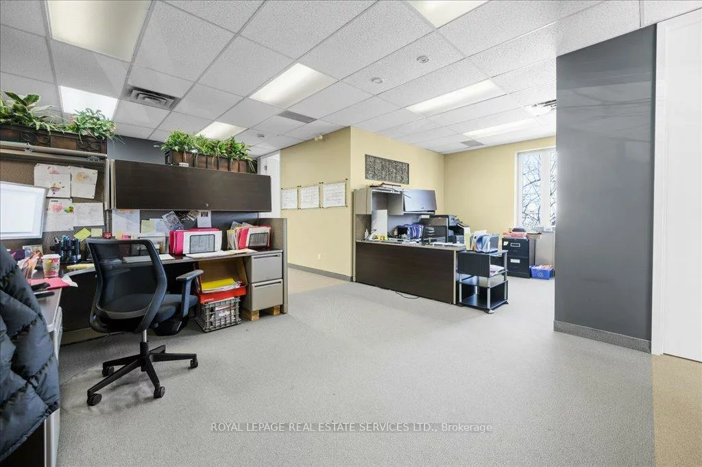 414, North Service, 1014 - QE Queen Elizabeth, Oakville