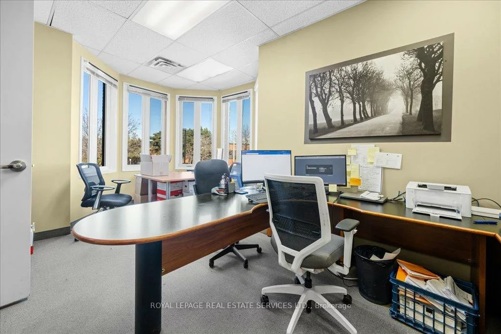 414, North Service, 1014 - QE Queen Elizabeth, Oakville