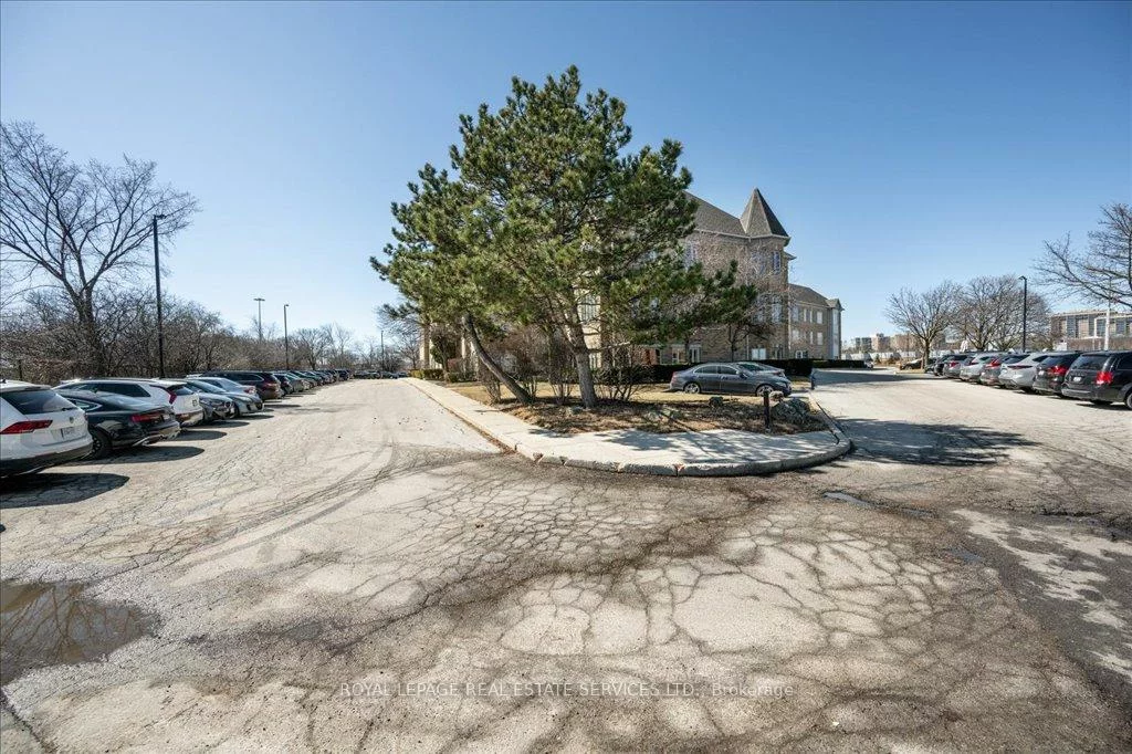 414, North Service, 1014 - QE Queen Elizabeth, Oakville