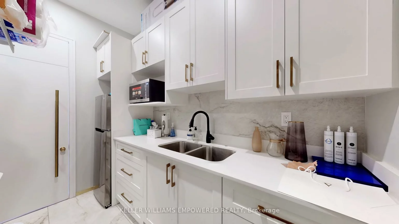 1545, Cornwall, 1014 - QE Queen Elizabeth, Oakville