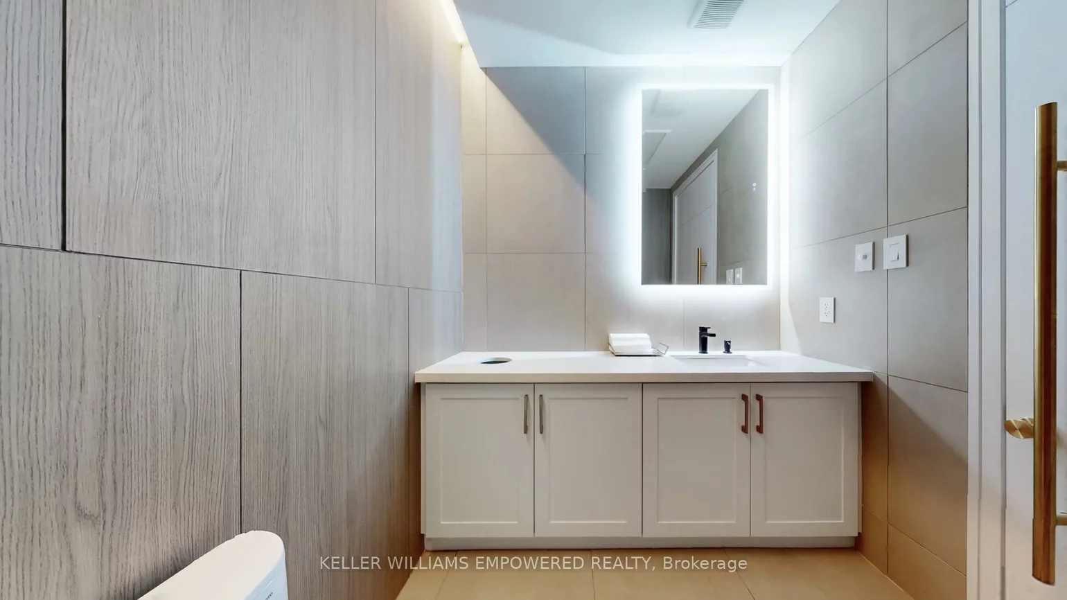 1545, Cornwall, 1014 - QE Queen Elizabeth, Oakville