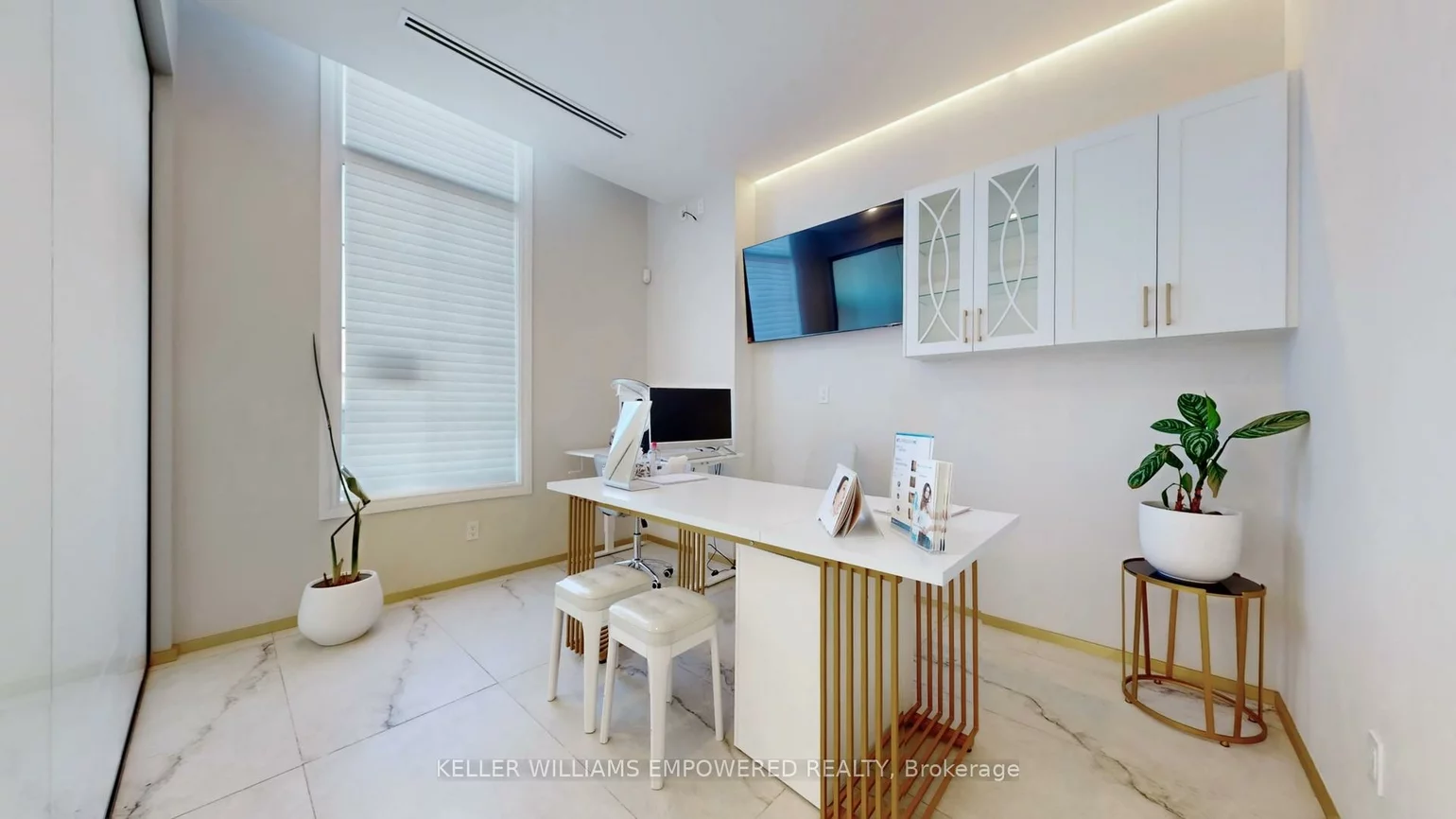 1545, Cornwall, 1014 - QE Queen Elizabeth, Oakville