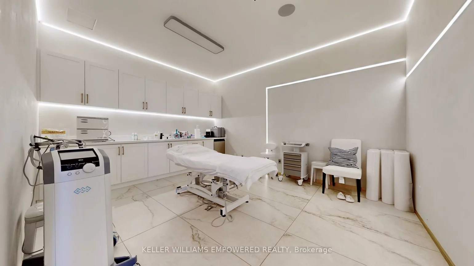 1545, Cornwall, 1014 - QE Queen Elizabeth, Oakville