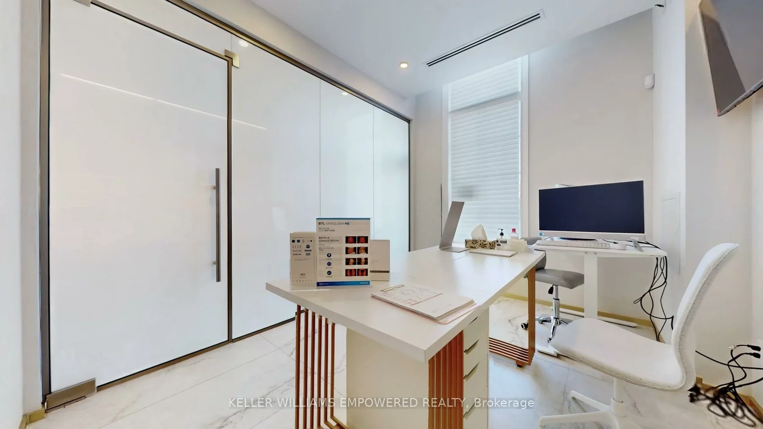 1545, Cornwall, 1014 - QE Queen Elizabeth, Oakville