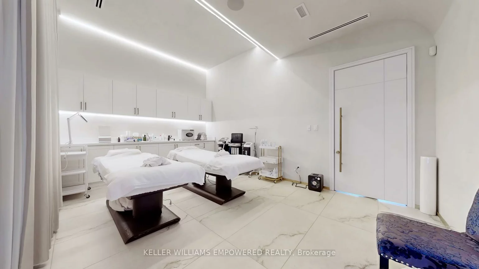 1545, Cornwall, 1014 - QE Queen Elizabeth, Oakville