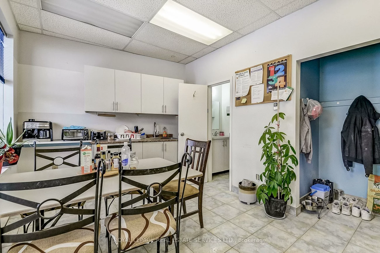 2050, Speers, 1014 - QE Queen Elizabeth, Oakville