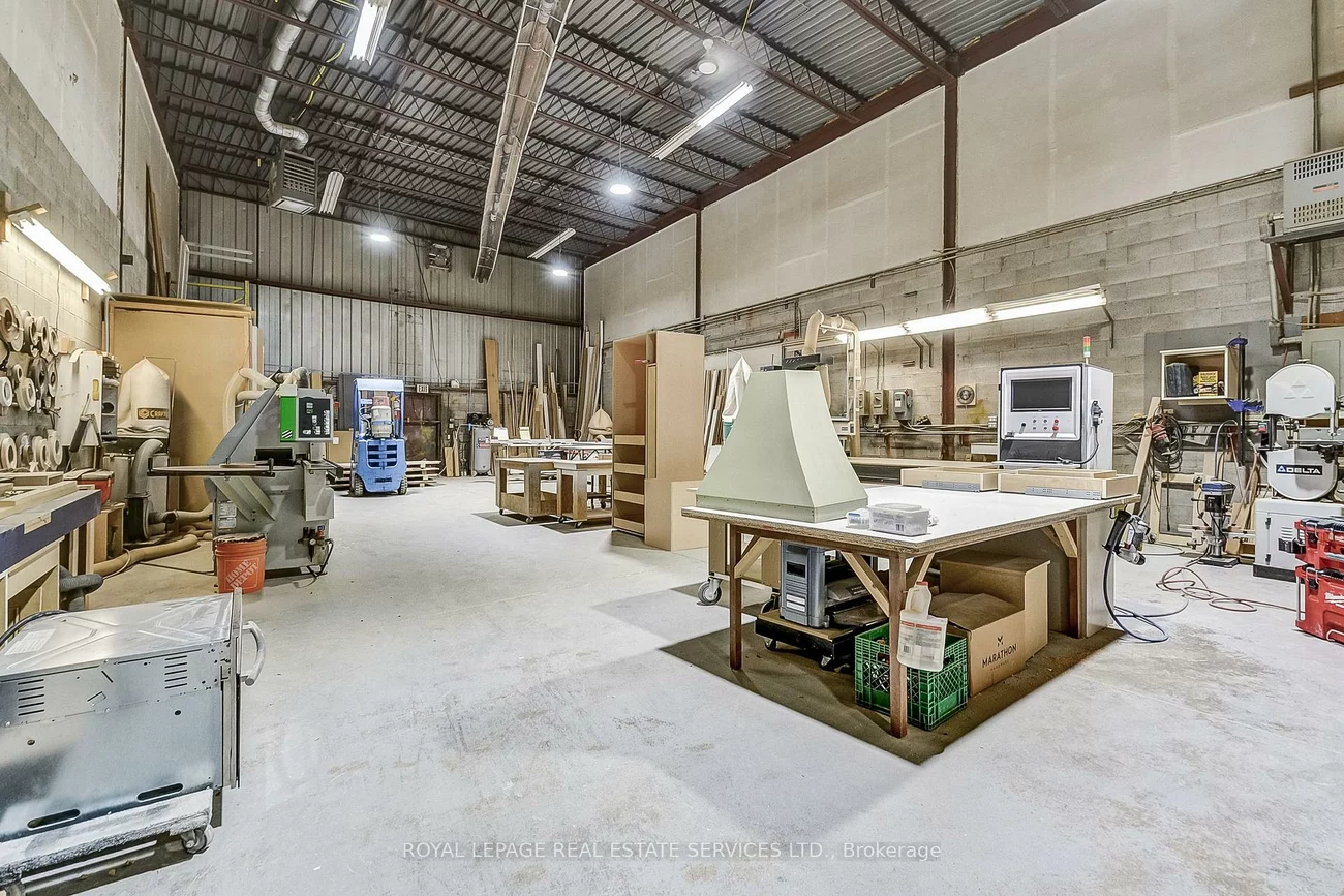 2050, Speers, 1014 - QE Queen Elizabeth, Oakville