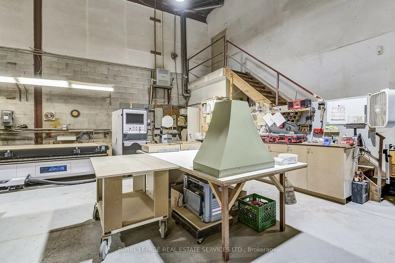 2050, Speers, 1014 - QE Queen Elizabeth, Oakville