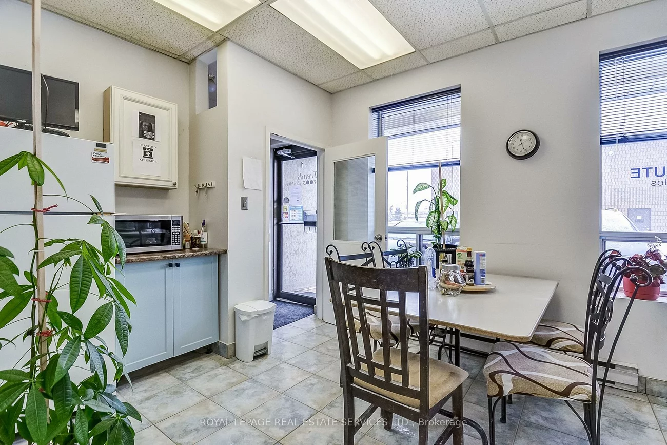 2050, Speers, 1014 - QE Queen Elizabeth, Oakville