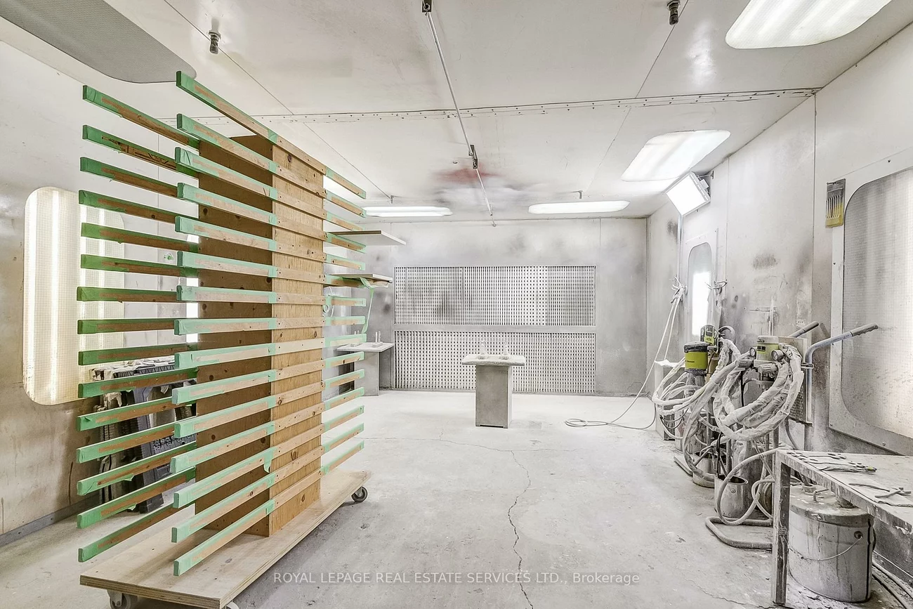 2050, Speers, 1014 - QE Queen Elizabeth, Oakville