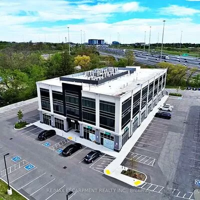 1670, North Service, 1014 - QE Queen Elizabeth, Oakville