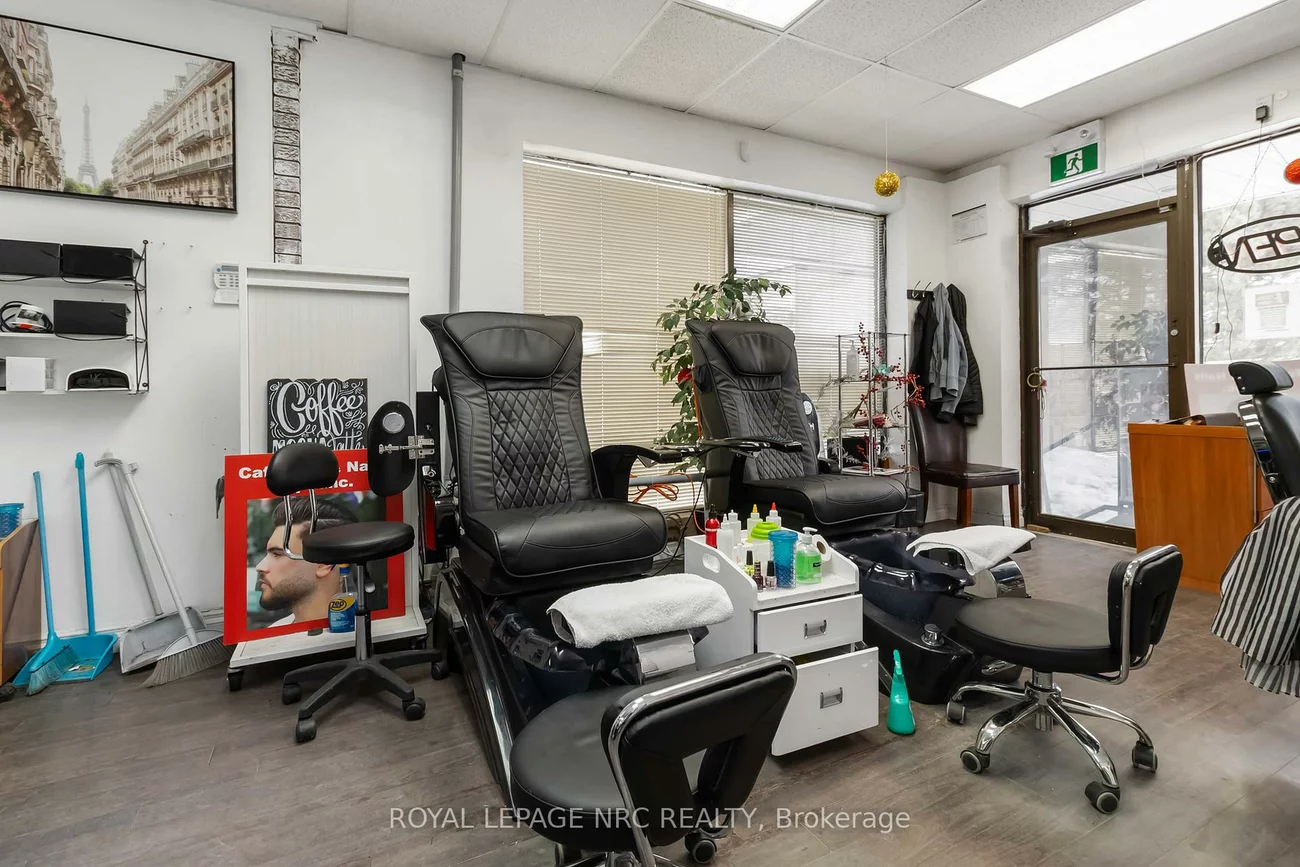 207, Cross, 1014 - QE Queen Elizabeth, Oakville