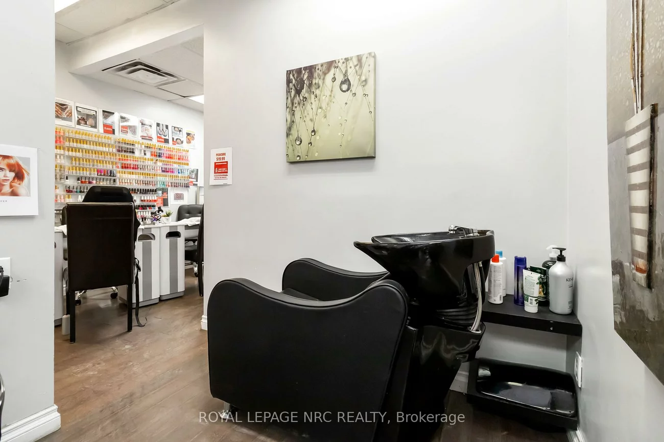 207, Cross, 1014 - QE Queen Elizabeth, Oakville