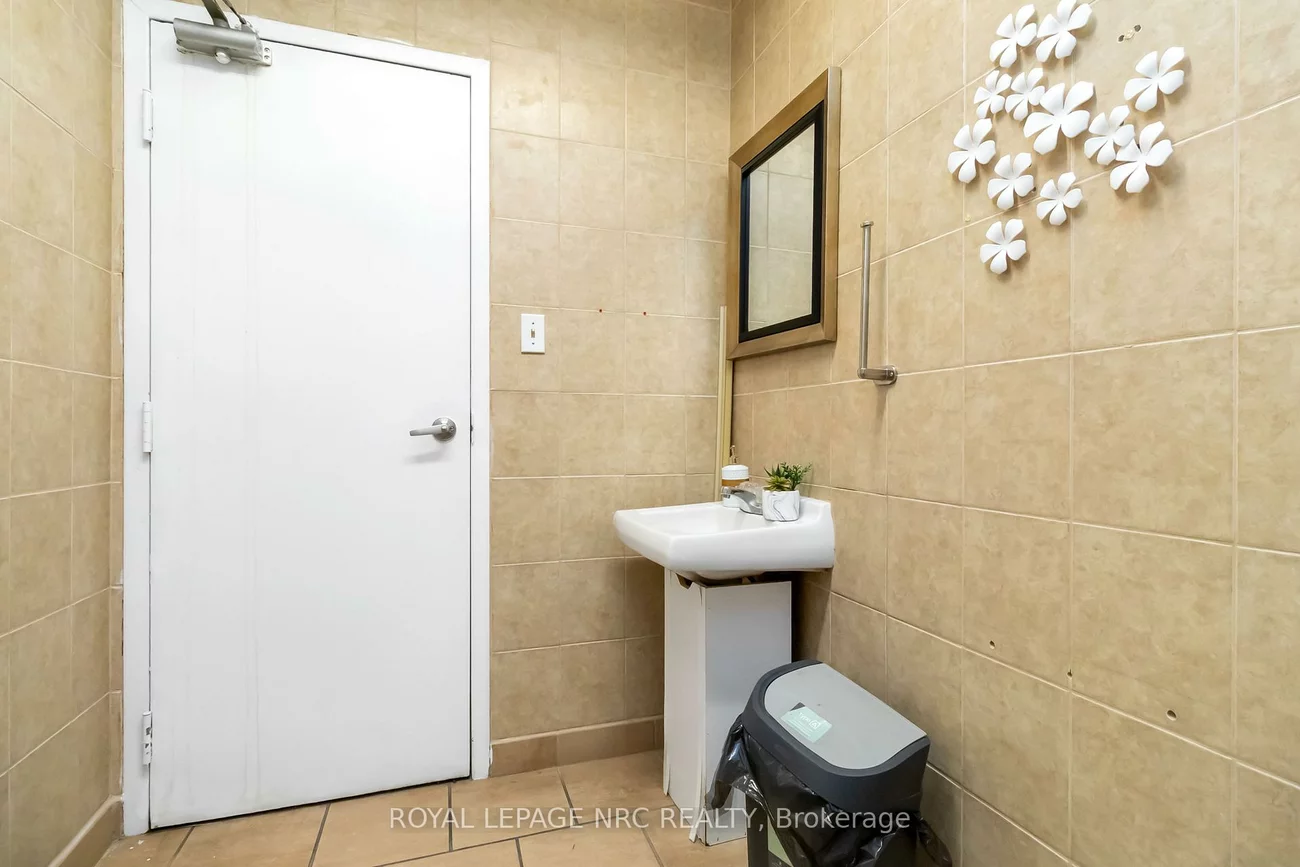 207, Cross, 1014 - QE Queen Elizabeth, Oakville