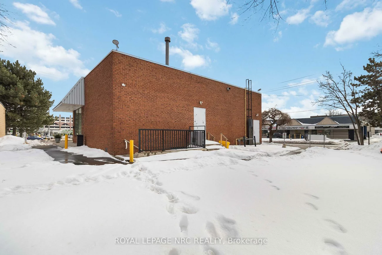 207, Cross, 1014 - QE Queen Elizabeth, Oakville