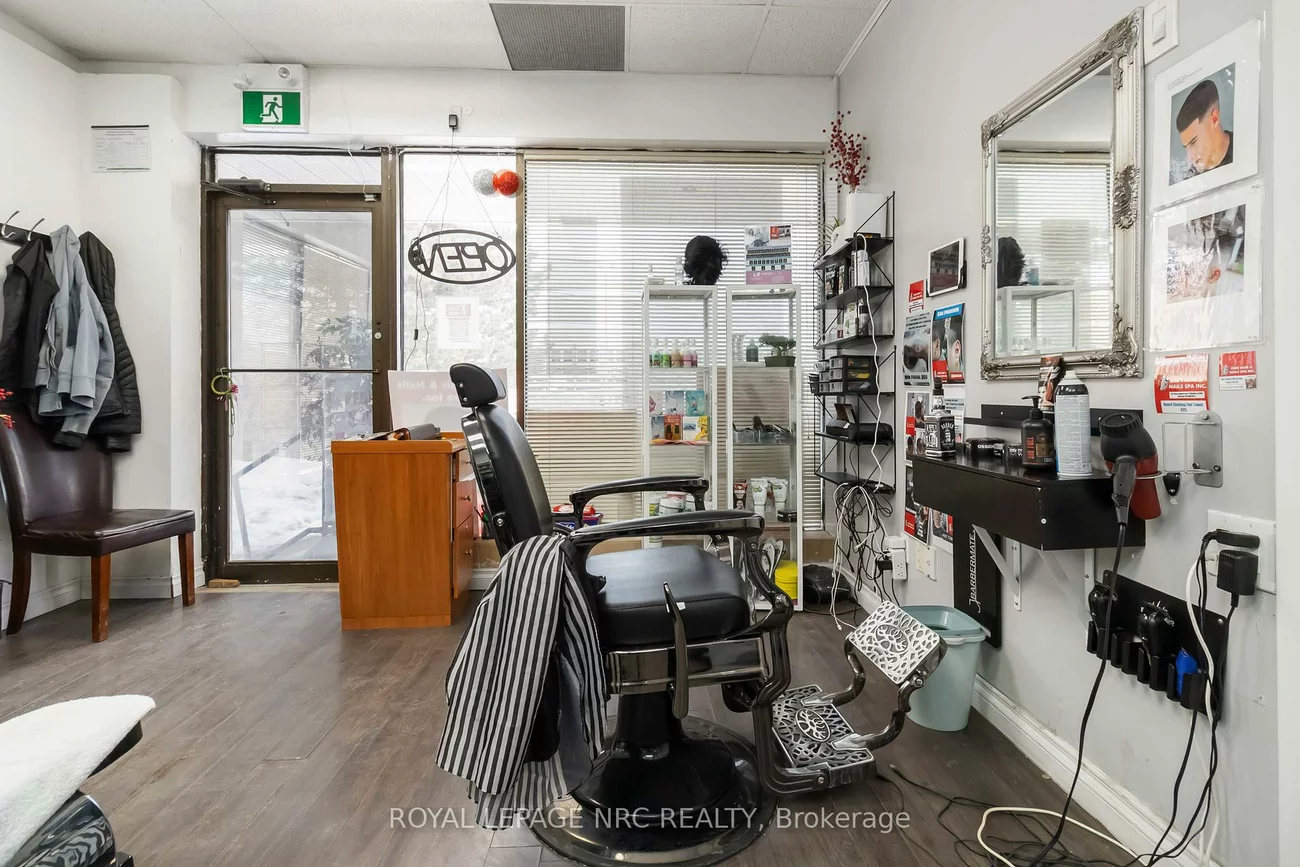 207, Cross, 1014 - QE Queen Elizabeth, Oakville