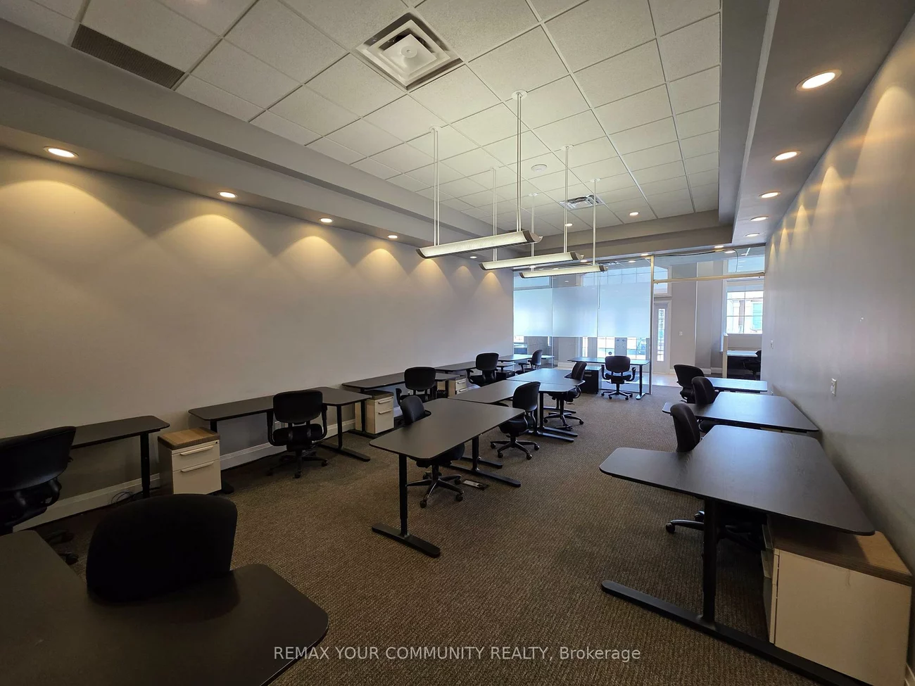 1525, Cornwall, 1014 - QE Queen Elizabeth, Oakville