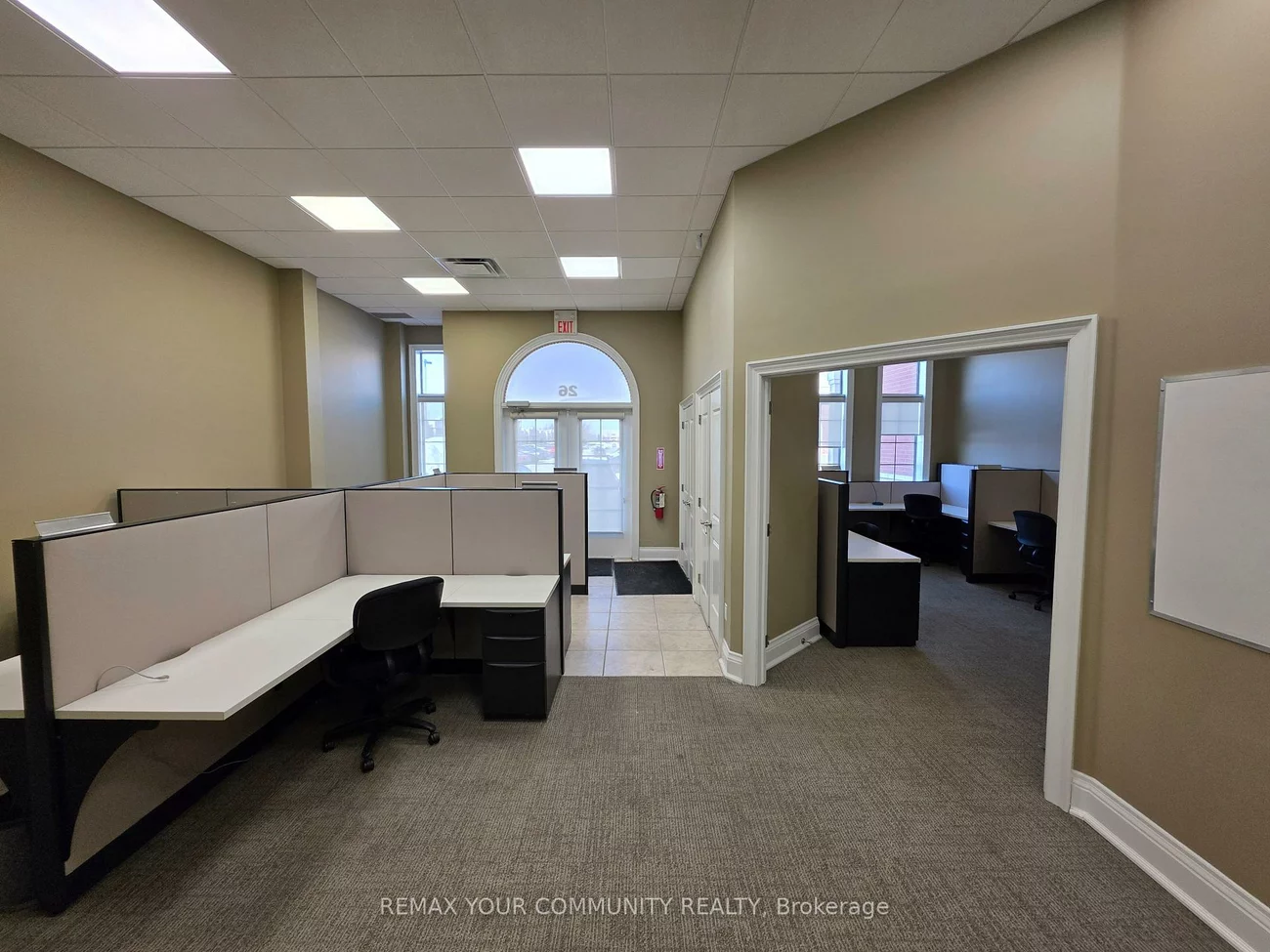 1525, Cornwall, 1014 - QE Queen Elizabeth, Oakville