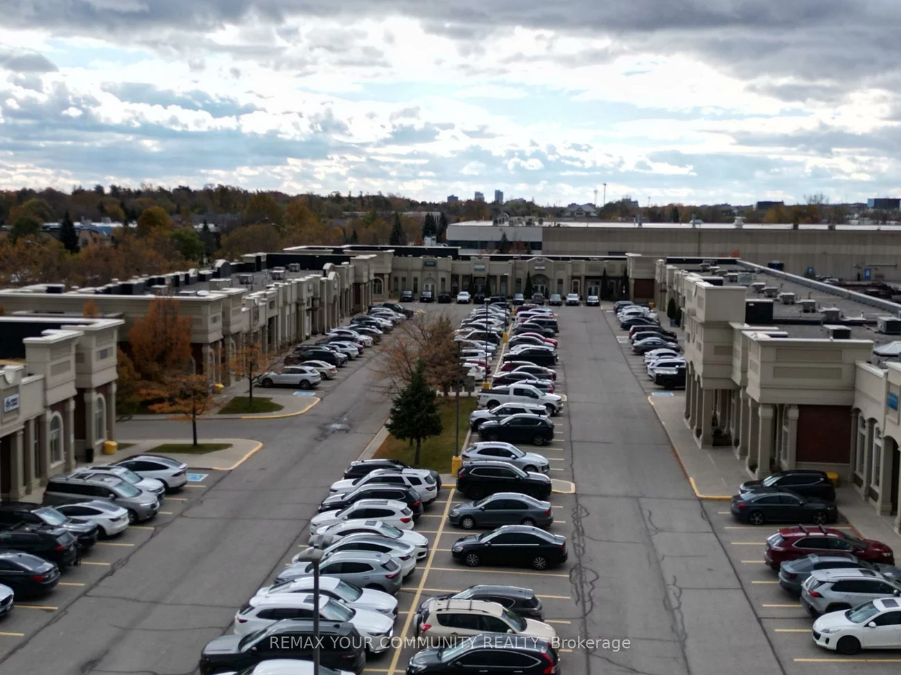 1525, Cornwall, 1014 - QE Queen Elizabeth, Oakville