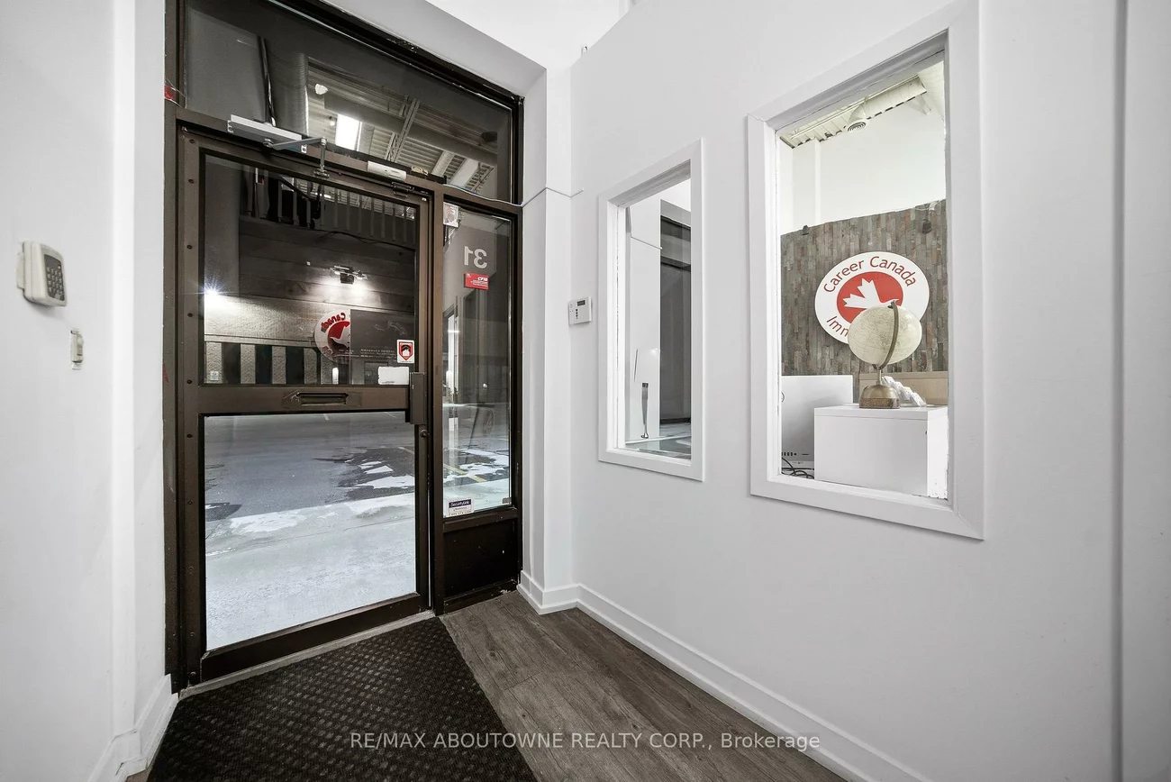 775, Pacific, 1014 - QE Queen Elizabeth, Oakville