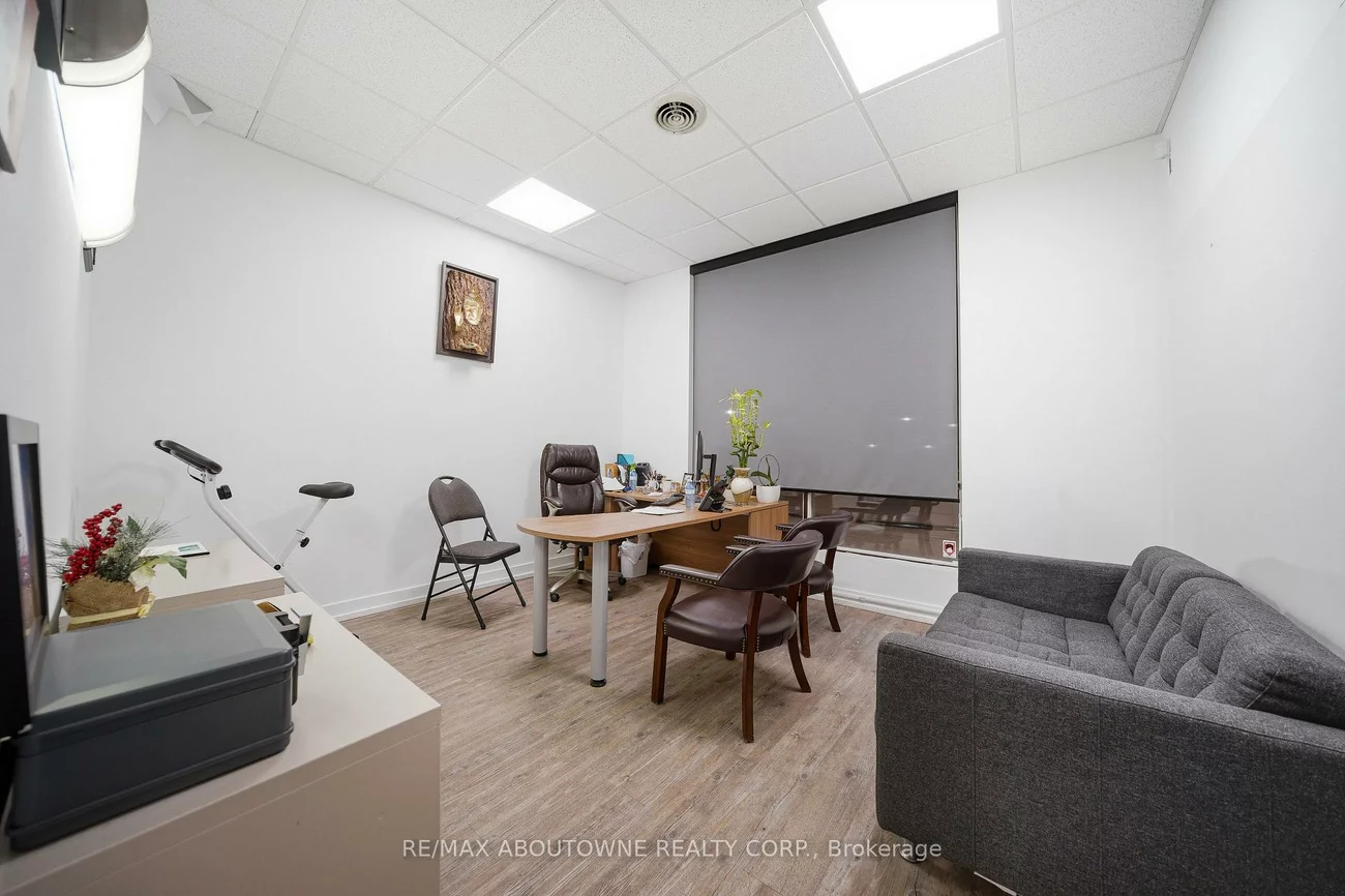 775, Pacific, 1014 - QE Queen Elizabeth, Oakville