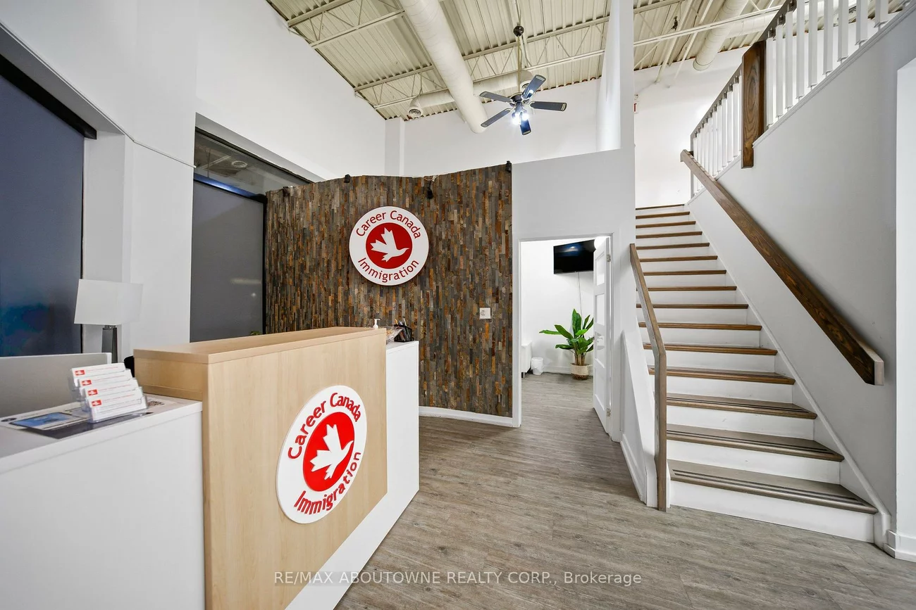 775, Pacific, 1014 - QE Queen Elizabeth, Oakville