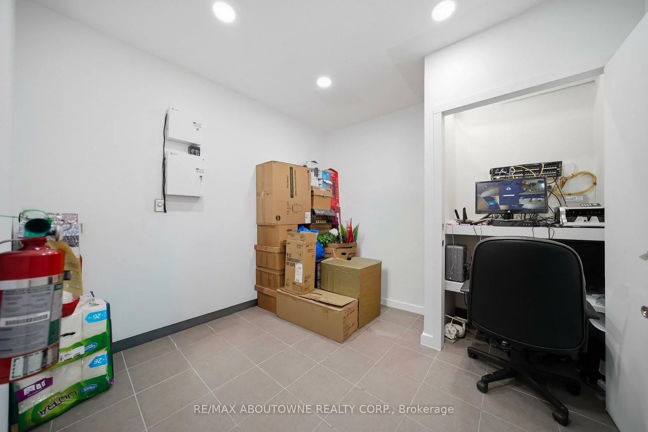 775, Pacific, 1014 - QE Queen Elizabeth, Oakville