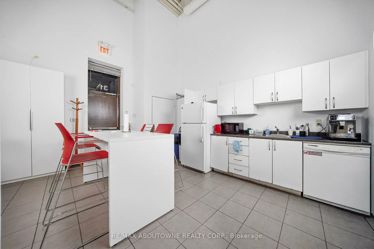 775, Pacific, 1014 - QE Queen Elizabeth, Oakville